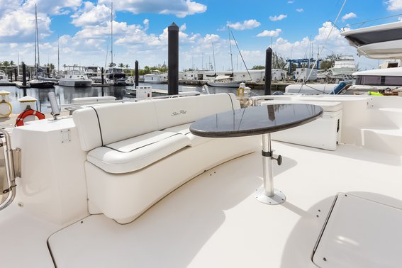 Sea Ray 60 Sundancer — photo 8
