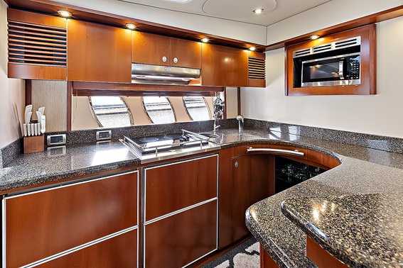 Sea Ray 60 Sundancer — photo 12