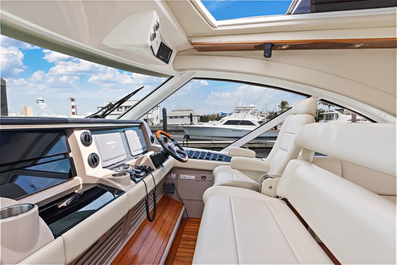 Sea Ray 60 Sundancer — photo 14