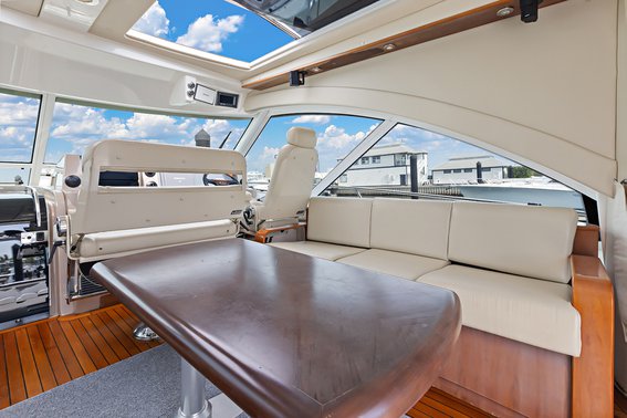 Sea Ray 60 Sundancer — photo 16