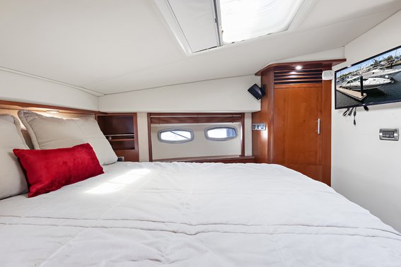 Sea Ray 60 Sundancer — photo 21