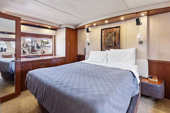Sea Ray 60 Sundancer — photo 22