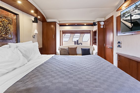 Sea Ray 60 Sundancer — photo 24
