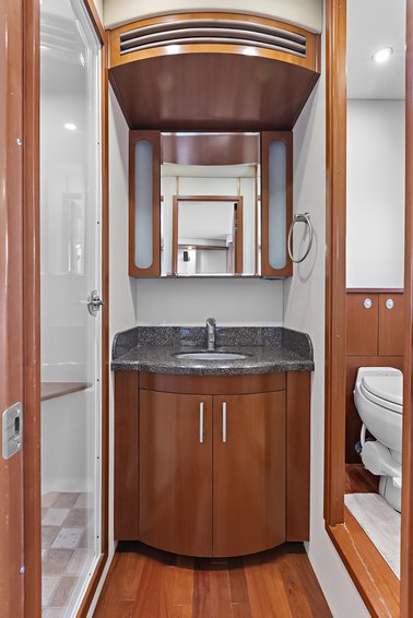Sea Ray 60 Sundancer — photo 29