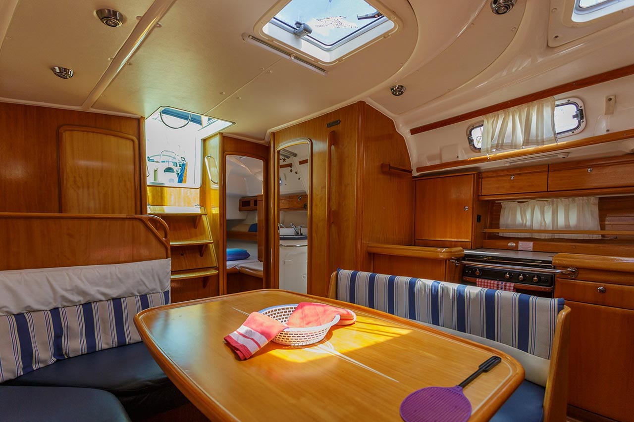 Bavaria 42 Cruiser — photo 6