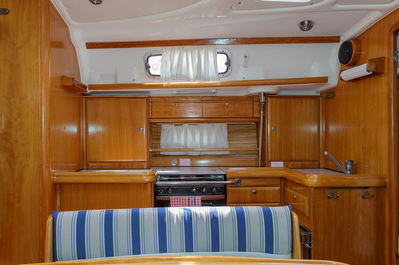 Bavaria 42 Cruiser — photo 7
