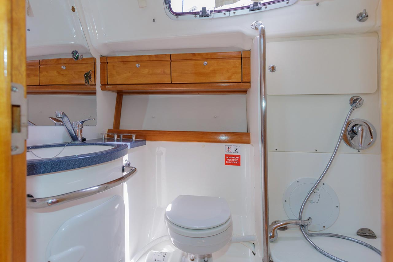 Bavaria 42 Cruiser — photo 11