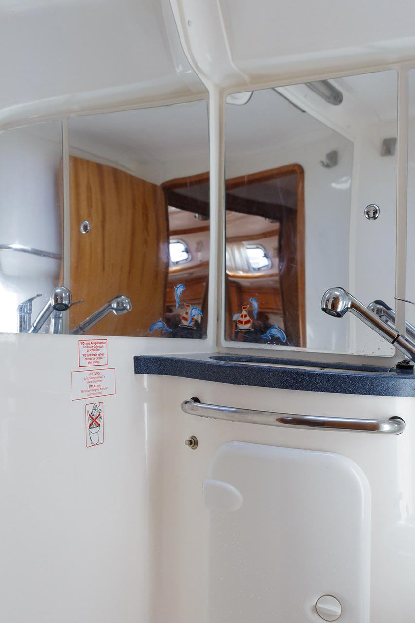 Bavaria 42 Cruiser — photo 12