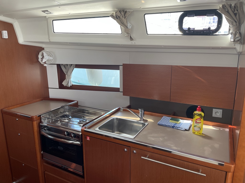 Oceanis 38.1 — photo 8