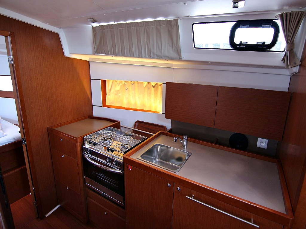 Oceanis 38.1 — photo 11