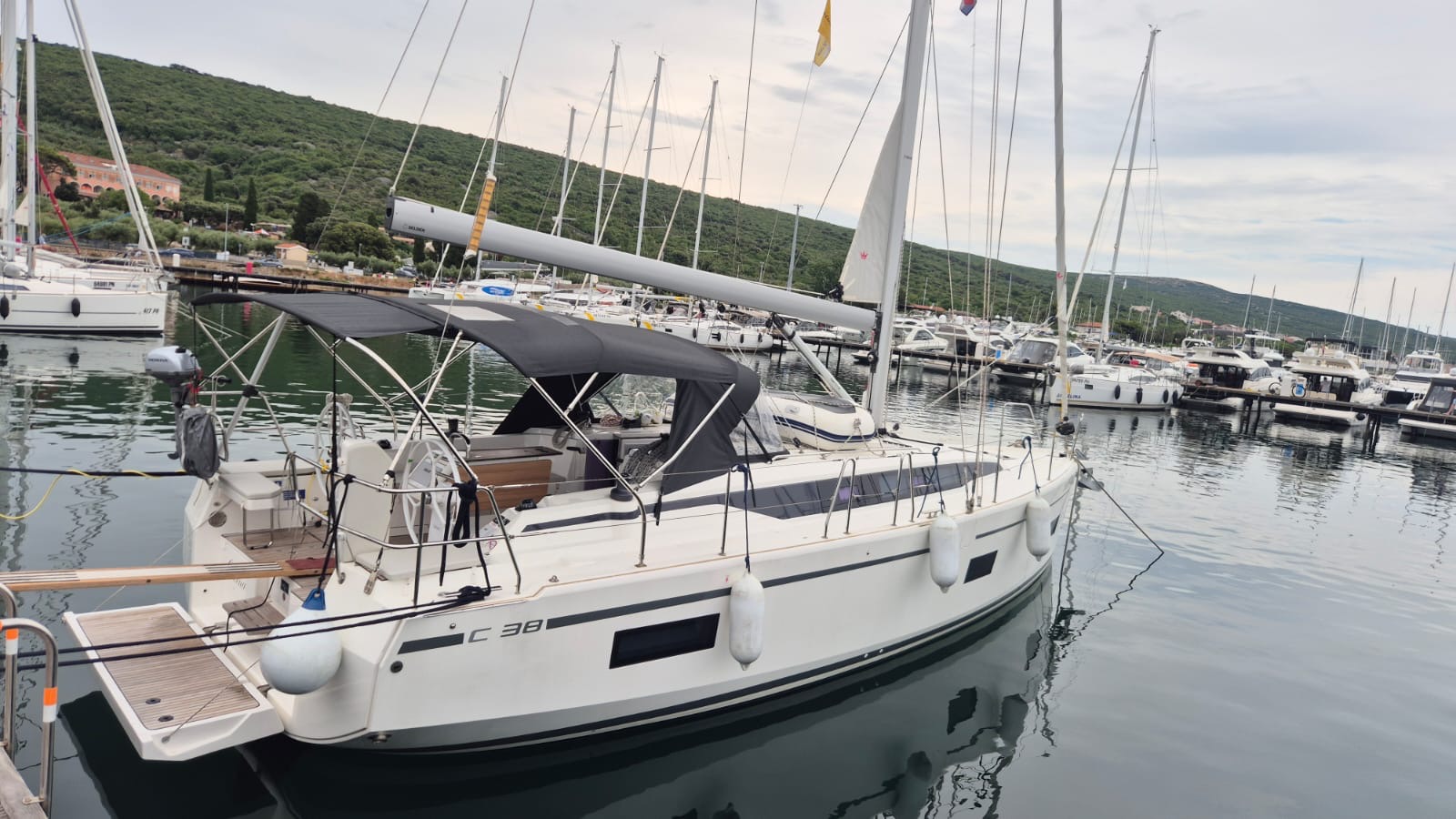 Bavaria C38 — photo 4