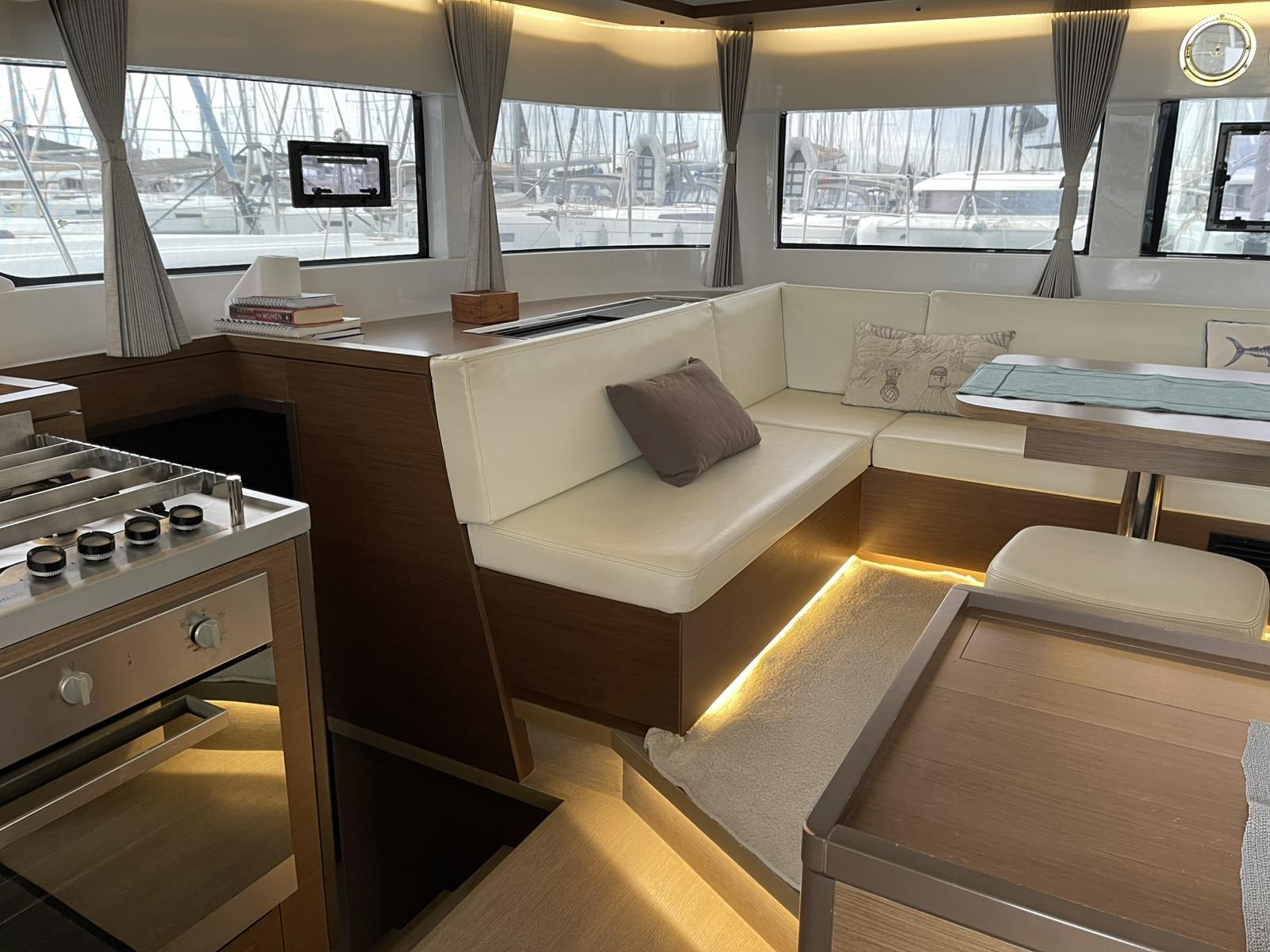 Lagoon 50 - 6 + 2 cab. — photo 10