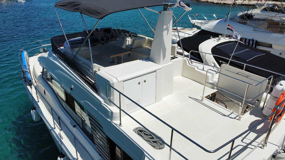 Swift Trawler 41 Fly — photo 5