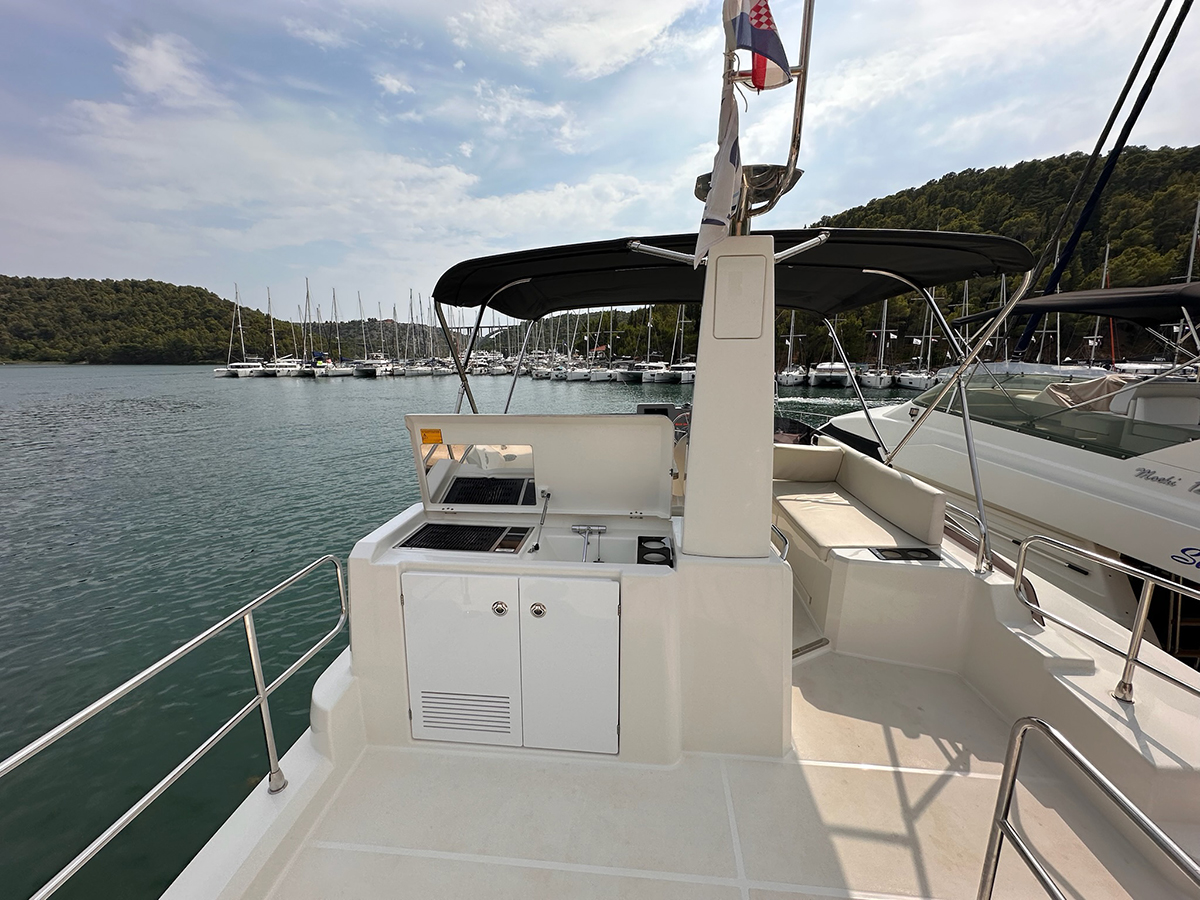 Swift Trawler 41 Fly — photo 10