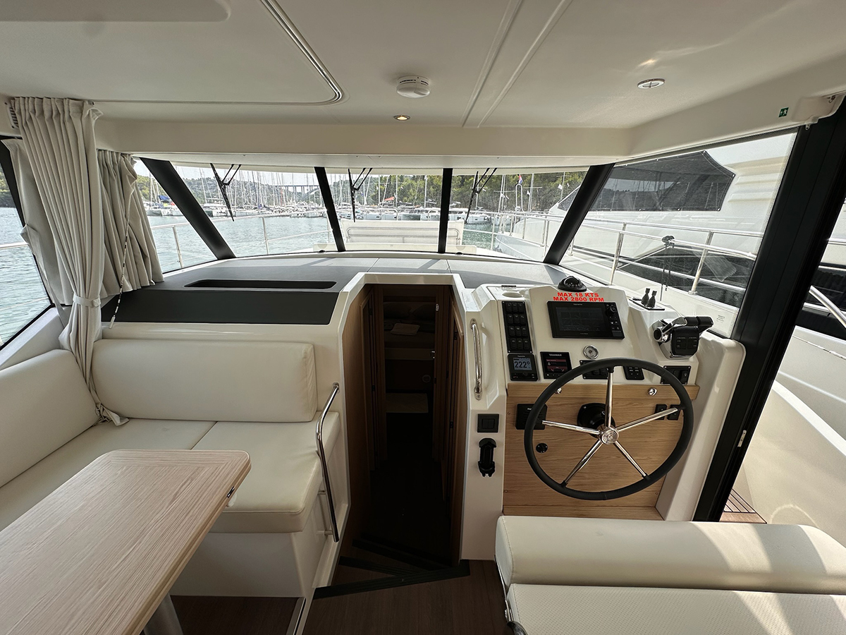 Swift Trawler 41 Fly — photo 11