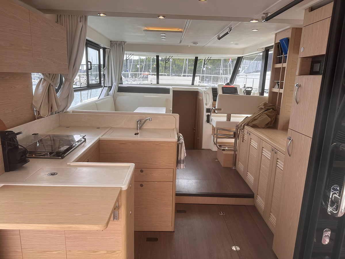 Swift Trawler 41 Fly — photo 12
