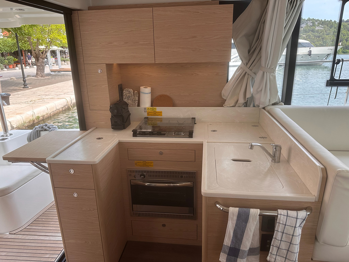 Swift Trawler 41 Fly — photo 14