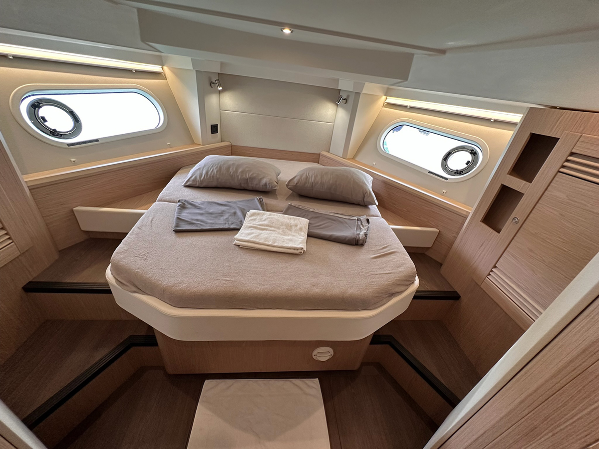 Swift Trawler 41 Fly — photo 17