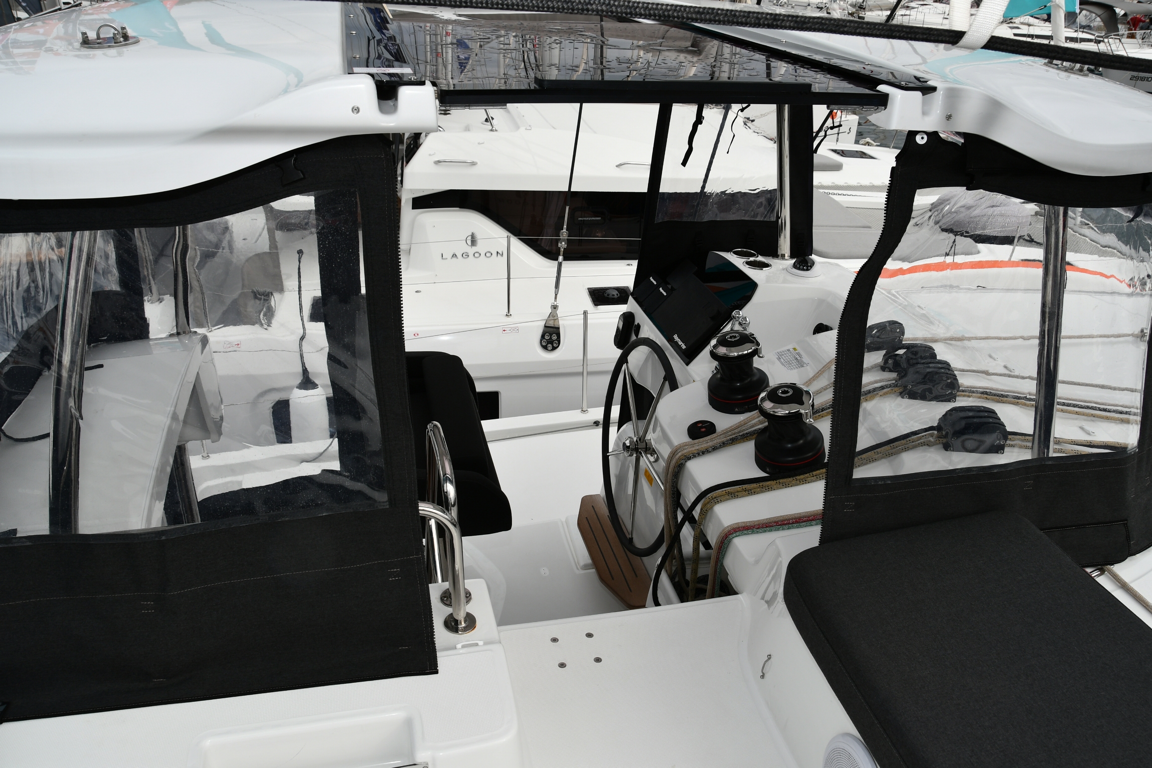 Lagoon 43 - 4 + 2 cab. — photo 19