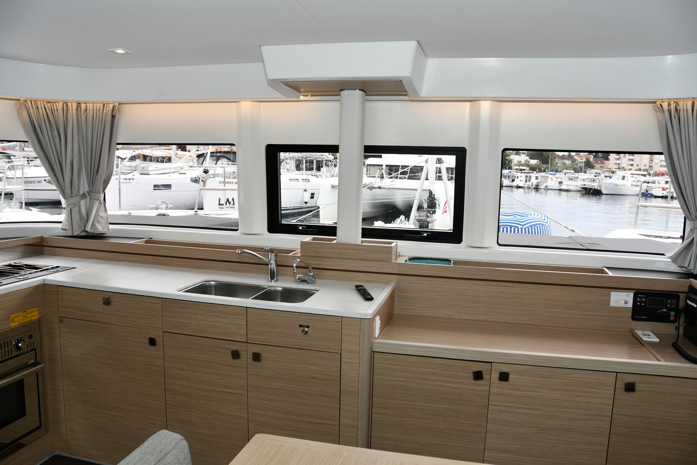 Lagoon 43 - 4 + 2 cab. — photo 7