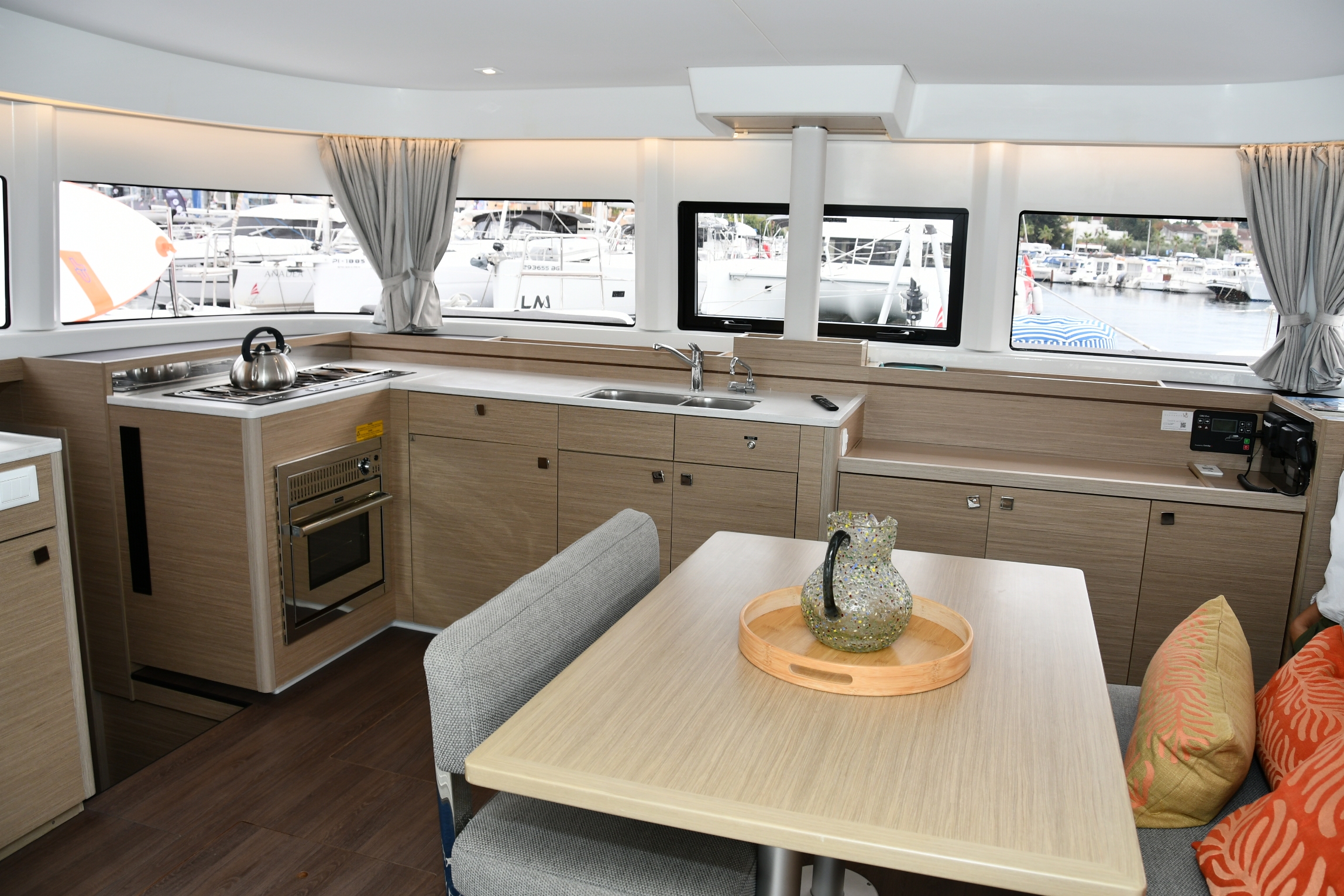Lagoon 43 - 4 + 2 cab. — photo 8