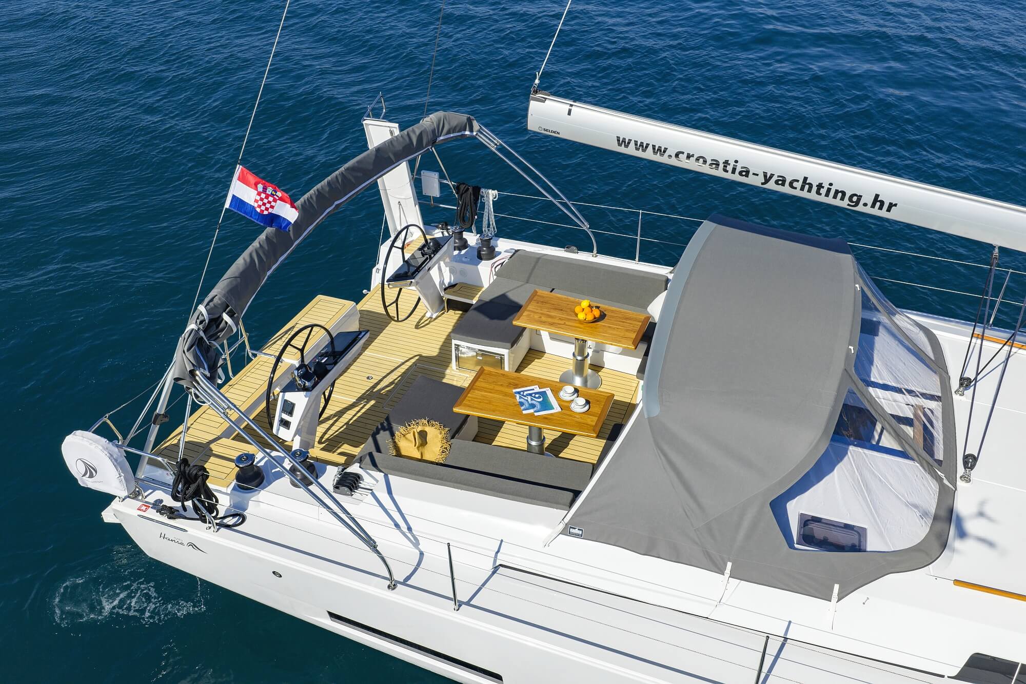Hanse 510 - 4 + 1 cab. — photo 11