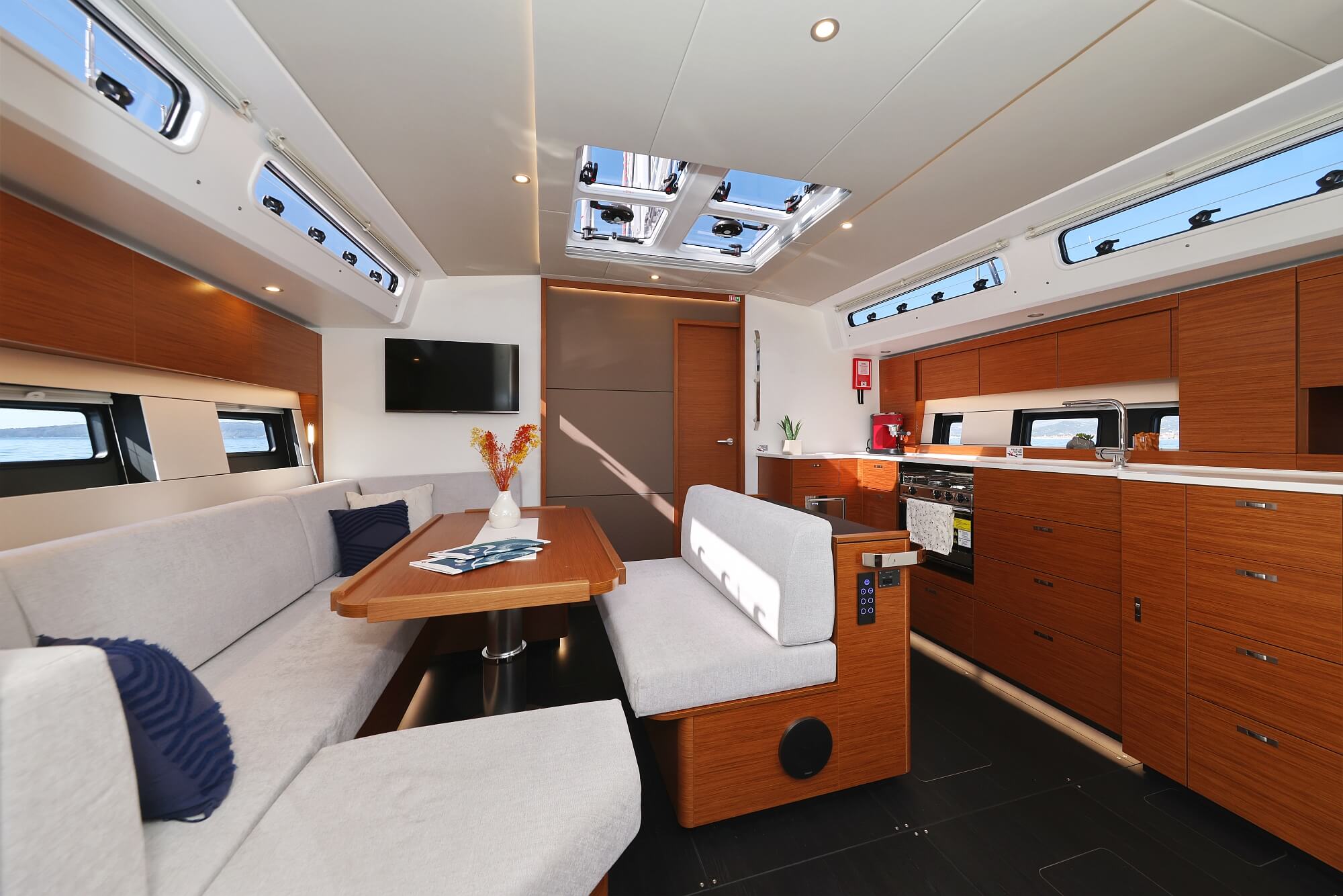 Hanse 510 - 4 + 1 cab. — photo 23