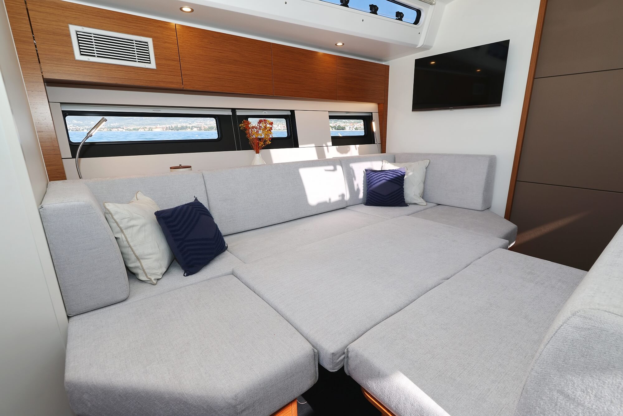 Hanse 510 - 4 + 1 cab. — photo 30