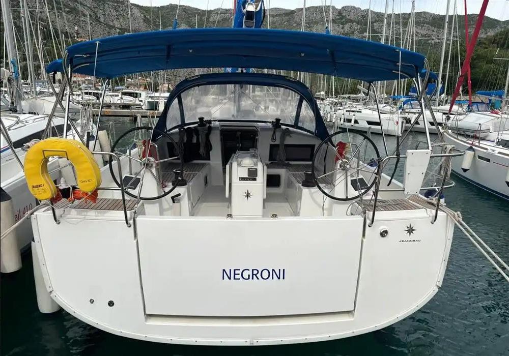 Sun Odyssey 440 - 4 cab. — photo 4