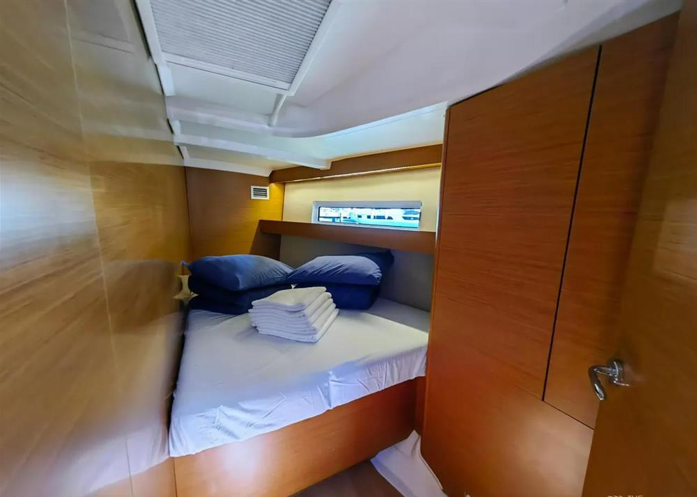 Sun Odyssey 440 - 4 cab. — photo 15