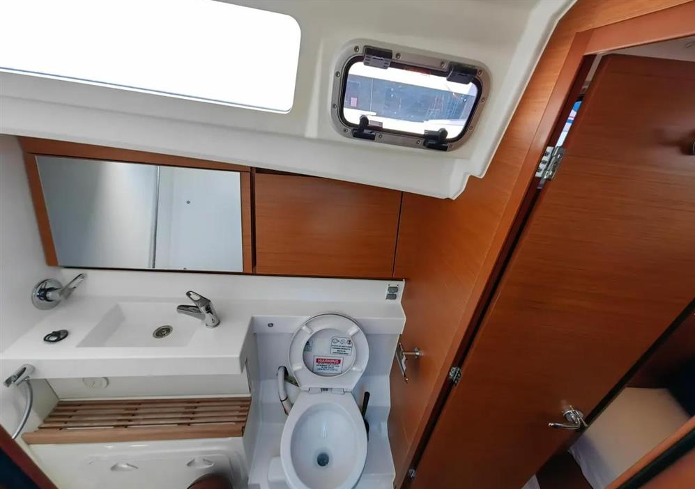 Sun Odyssey 440 - 4 cab. — photo 18