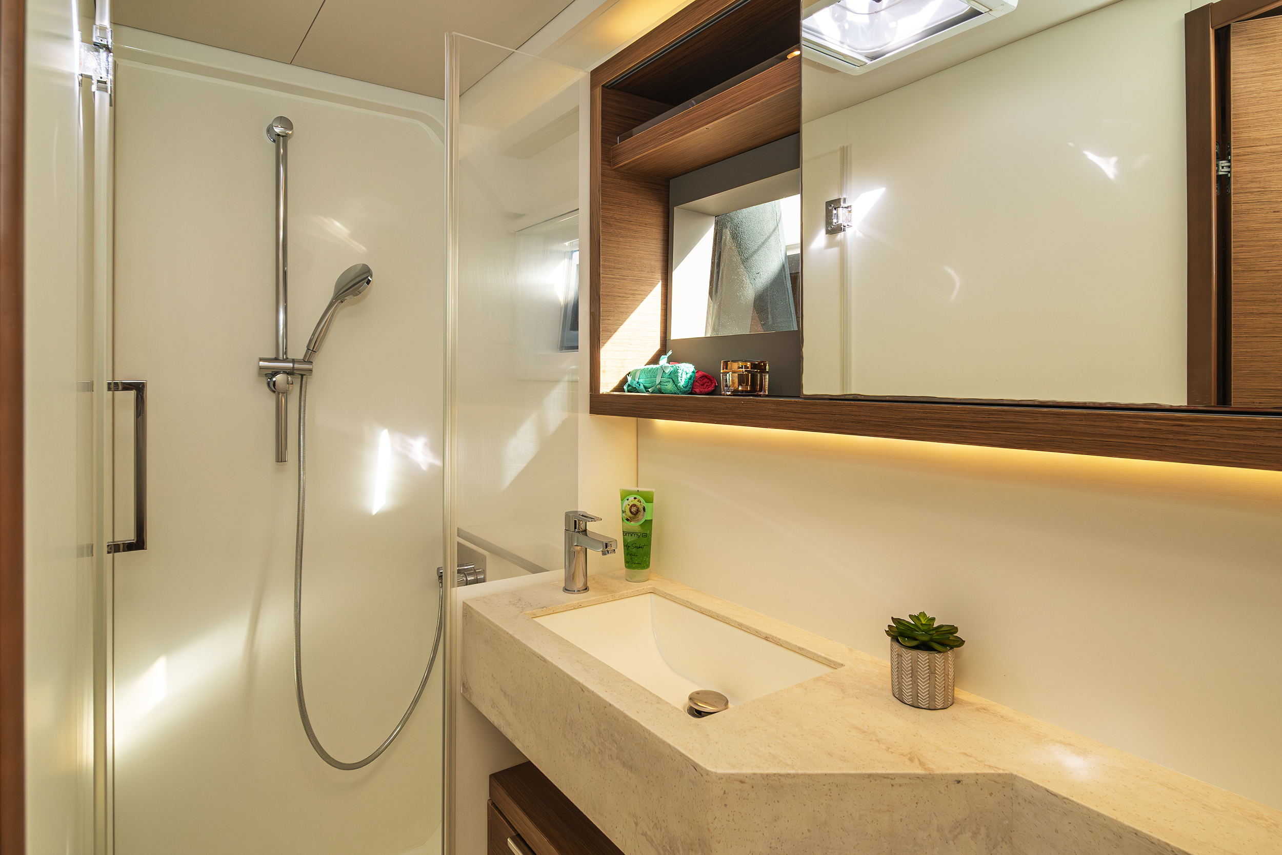 Lagoon 50 - 6 + 2 cab. — photo 4