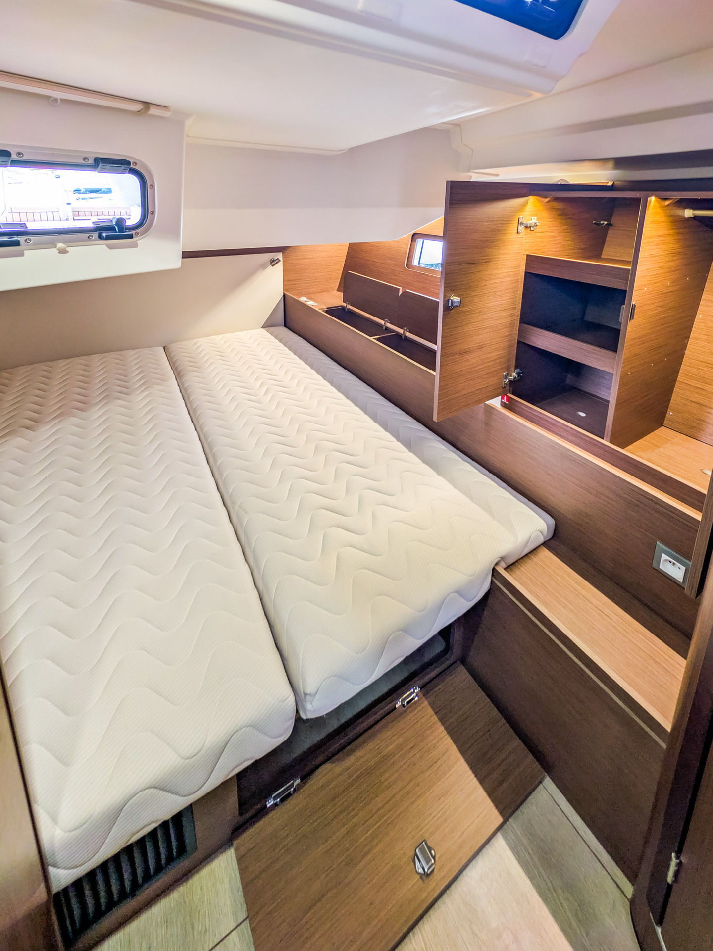 Oceanis 51.1 - 5 + 1 cab. — photo 23
