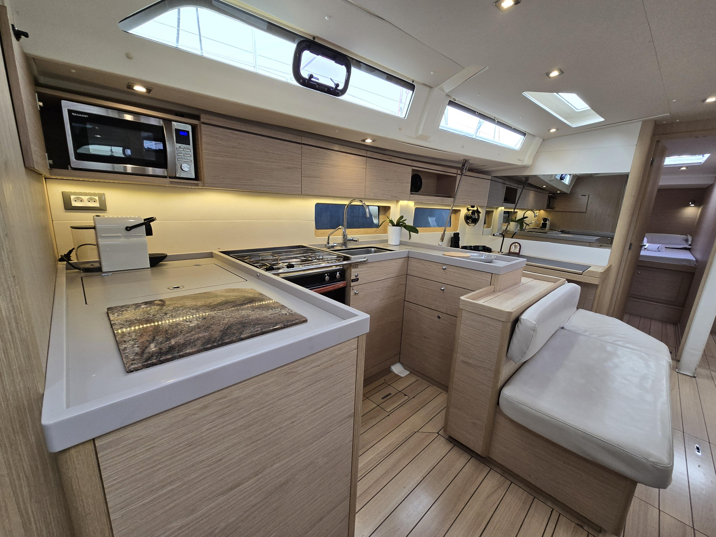 Oceanis 51.1 — photo 12