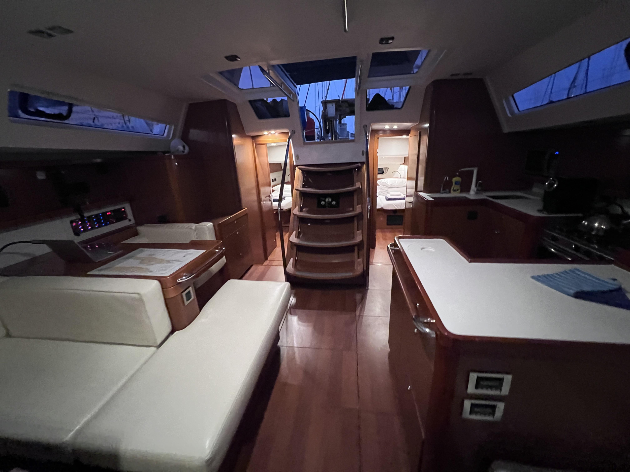Oceanis 60 - 4 + 1 cab. — photo 3