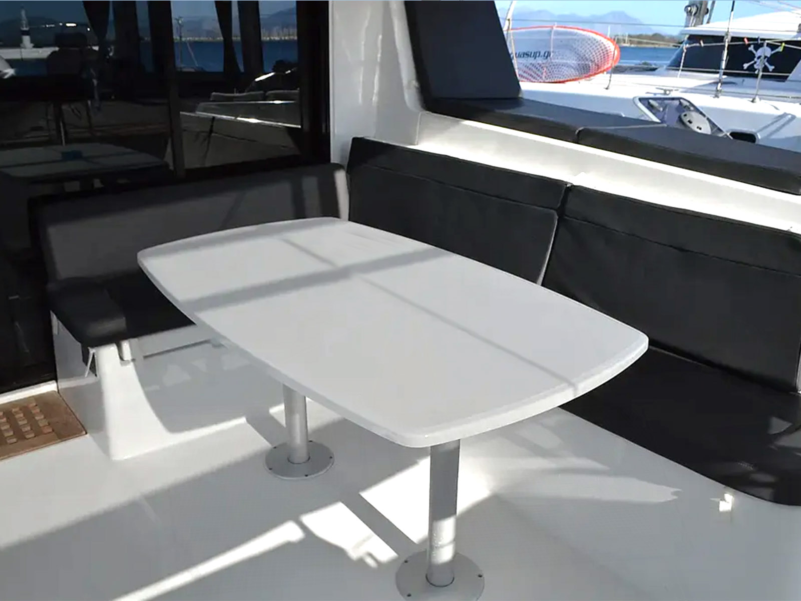 Lagoon 42 - 4 + 1 cab. — photo 9