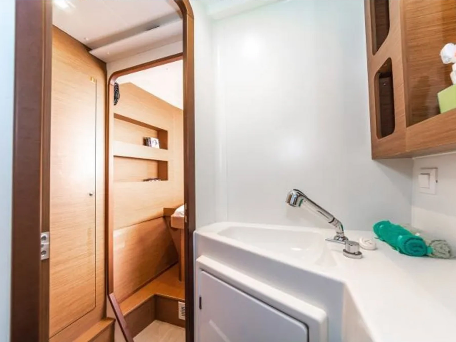 Lagoon 42 - 4 + 1 cab. — photo 14