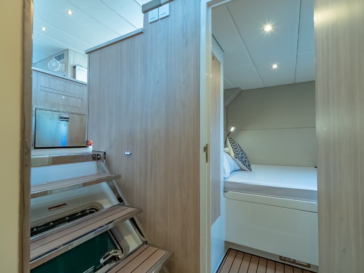 Island Spirit 525E — photo 35