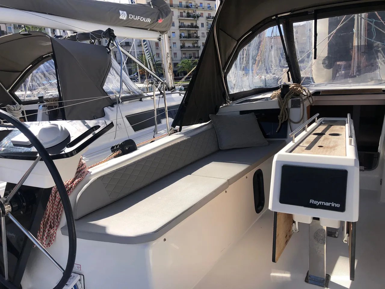 Dufour 37 - 2 cab. — photo 3