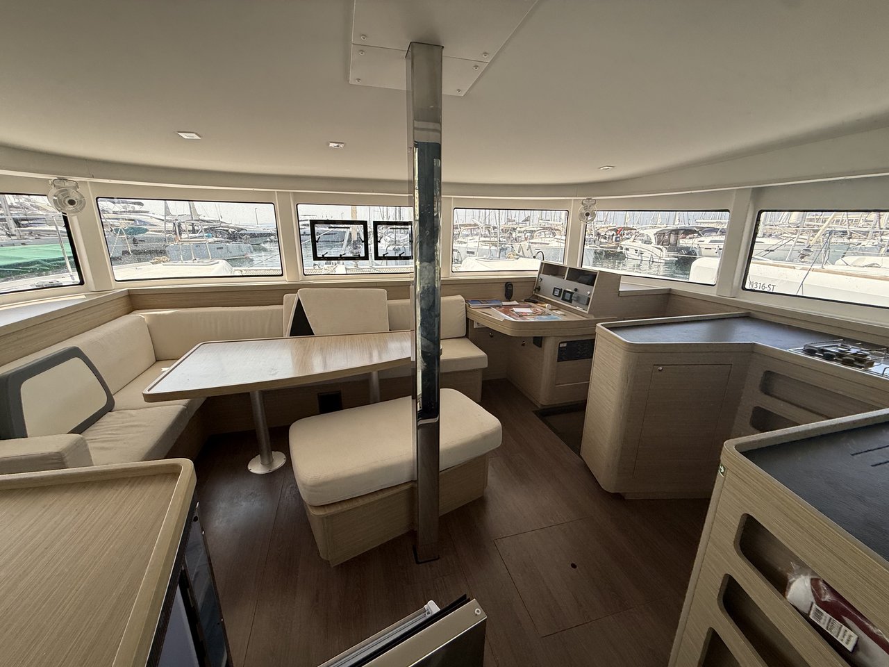 Lagoon 42 - 4 + 2 cab. — photo 8
