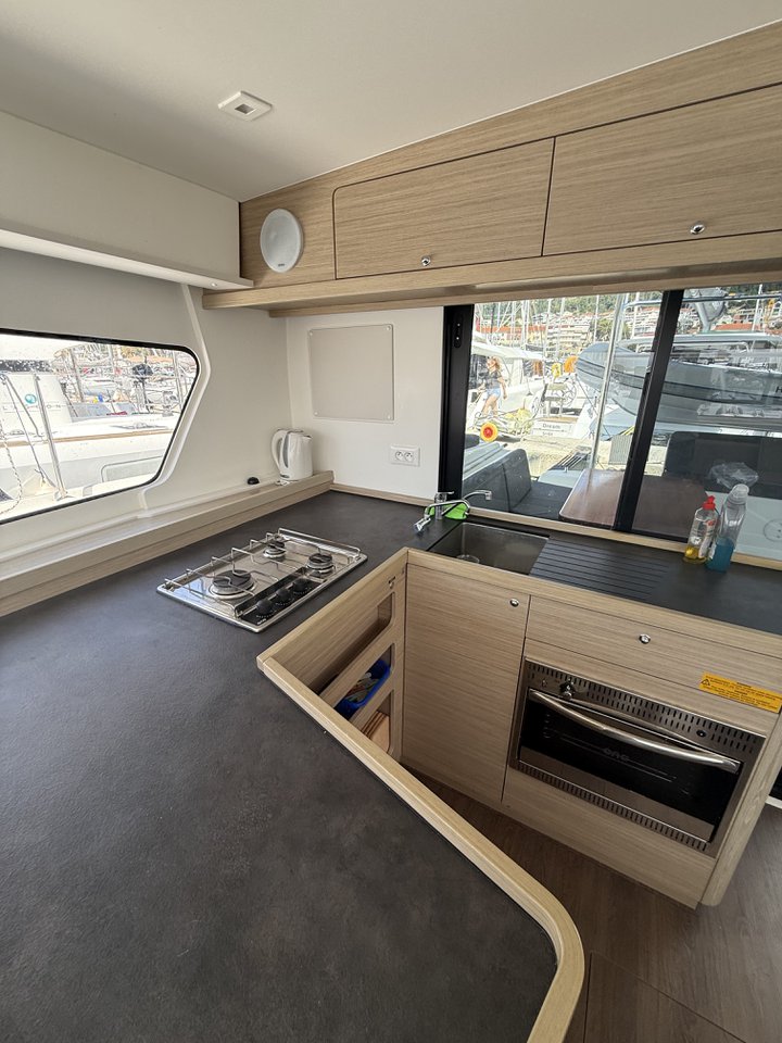 Lagoon 42 - 4 + 2 cab. — photo 9