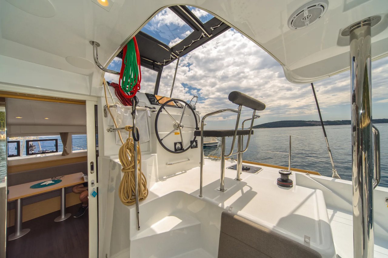 Lagoon 39 - 4 + 2 cab. — photo 4