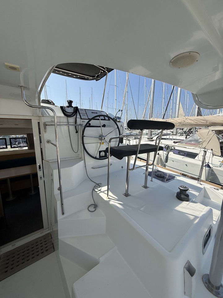 Lagoon 39 - 4 + 2 cab. — photo 9
