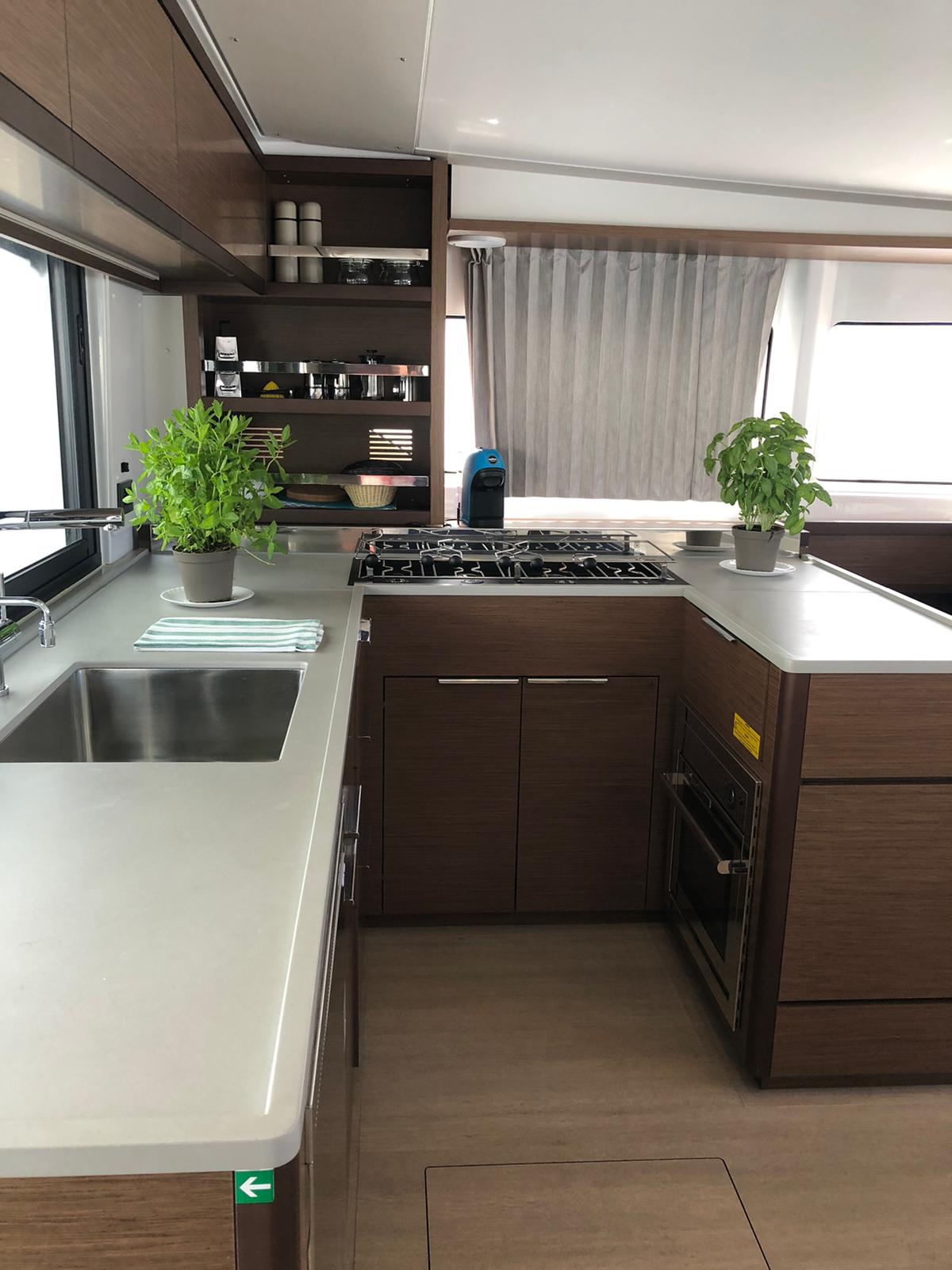 Lagoon 46 Fly — photo 14