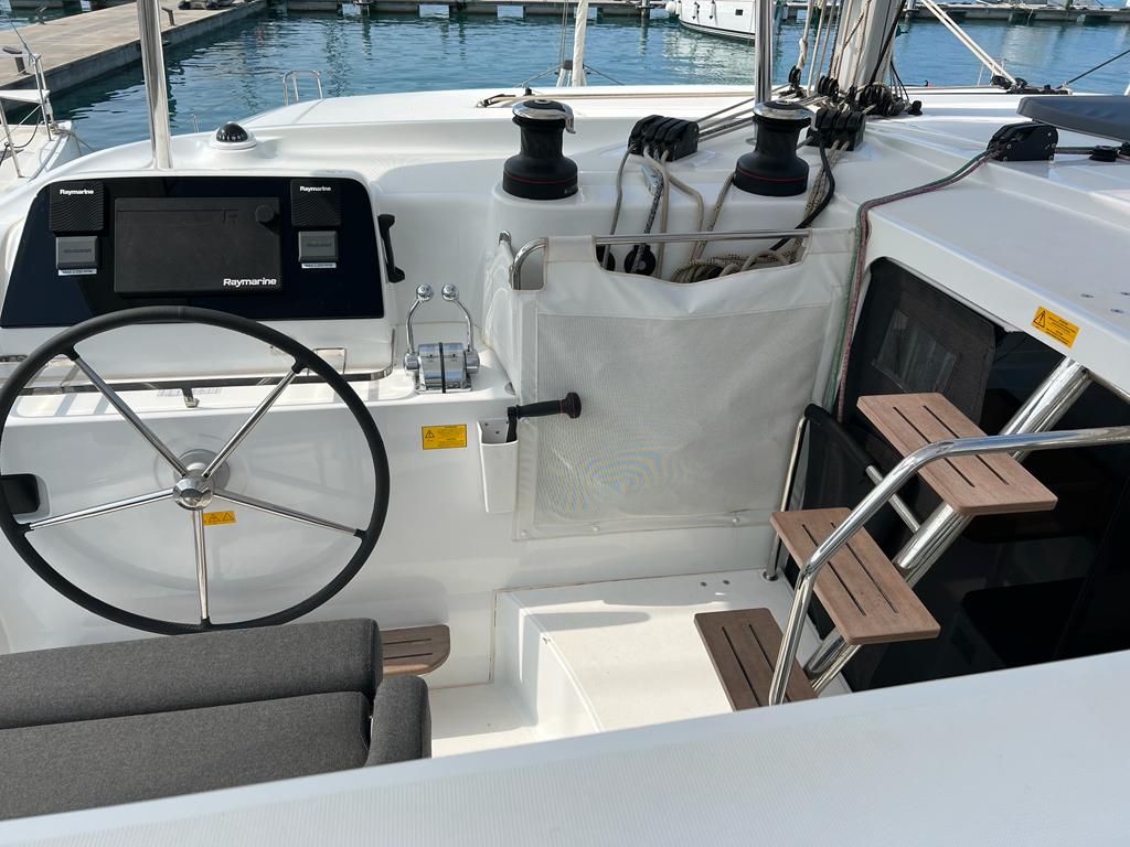Lagoon 42 - 4 + 2 cab. — photo 7