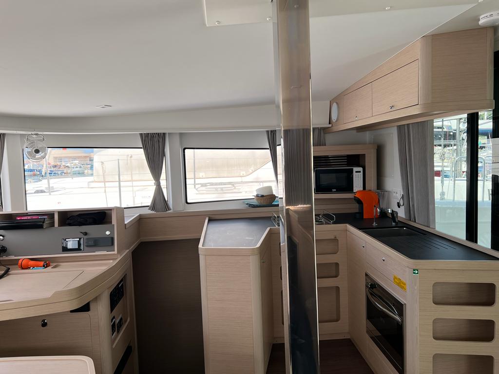 Lagoon 42 - 4 + 2 cab. — photo 15