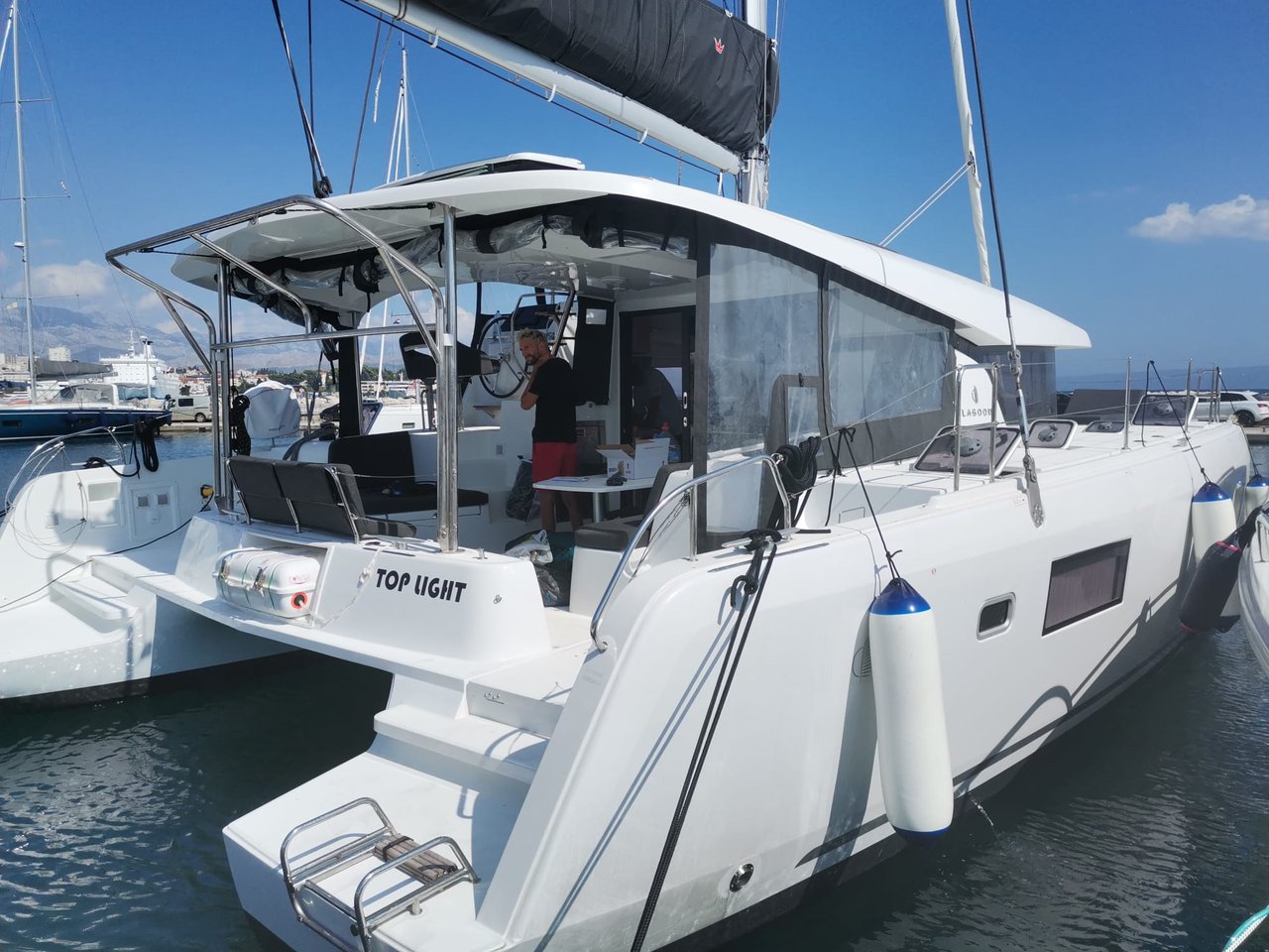 Lagoon 42 - 4 + 2 cab. — photo 1