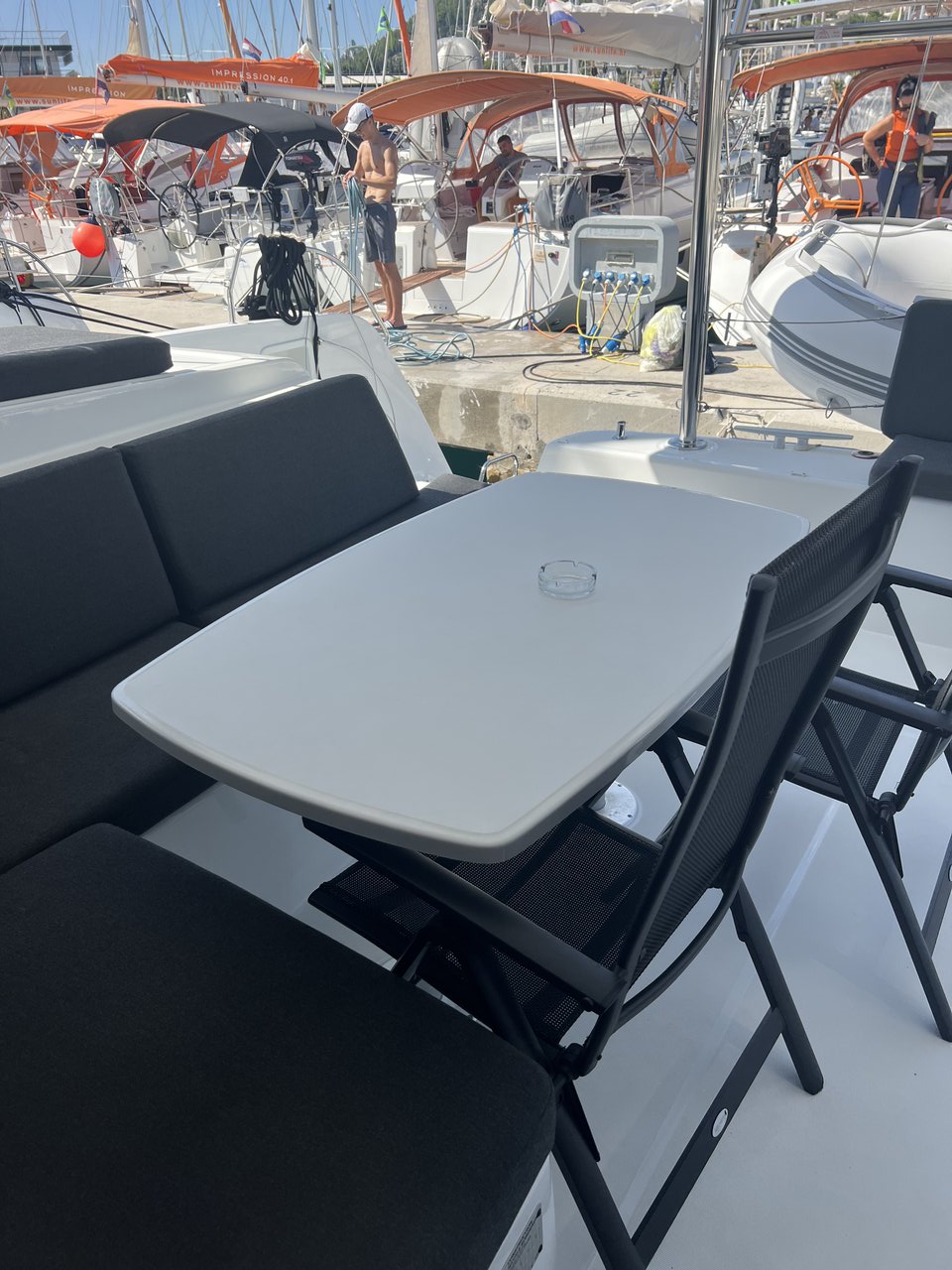 Lagoon 42 - 4 + 2 cab. — photo 9