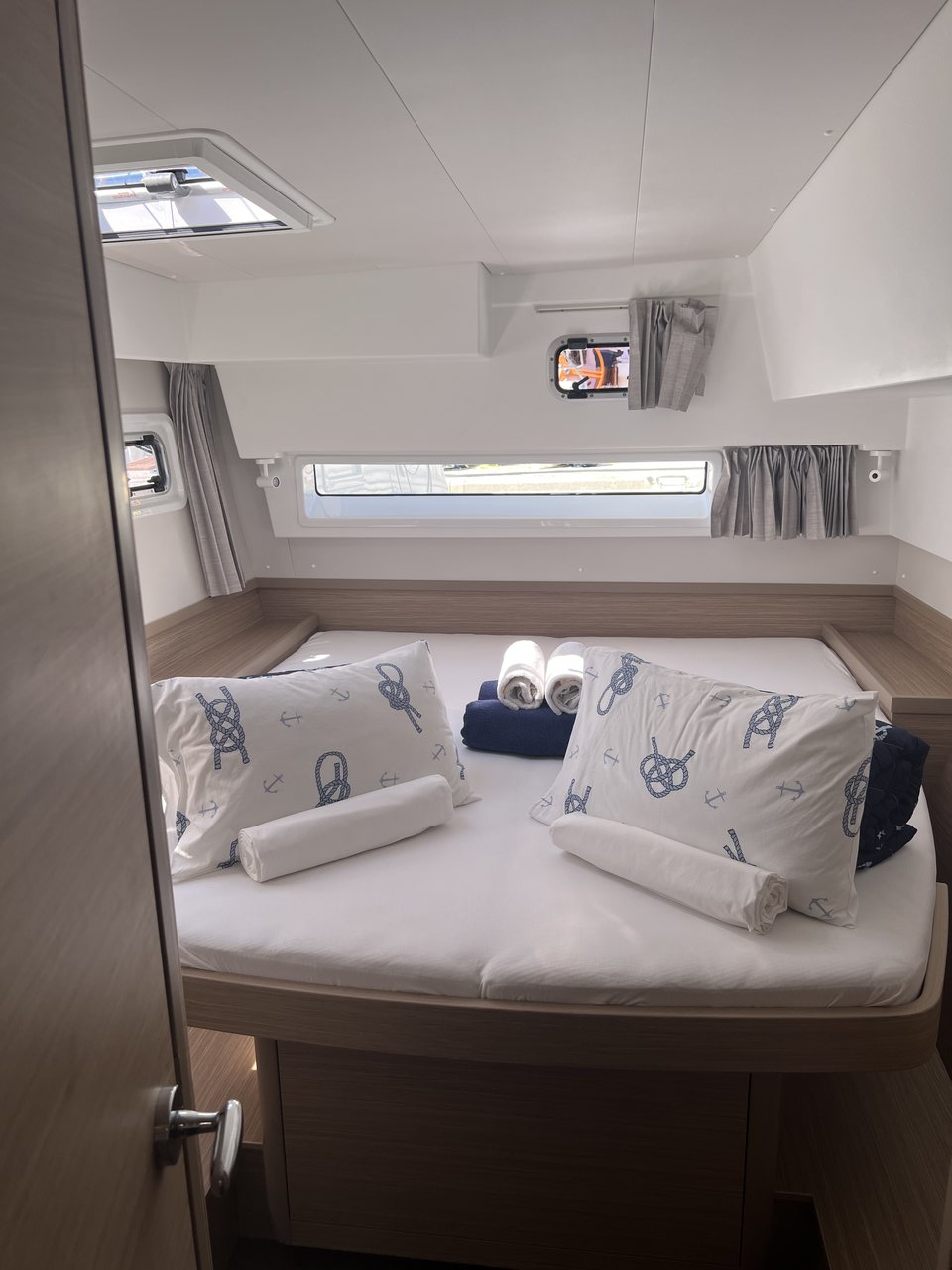 Lagoon 42 - 4 + 2 cab. — photo 17