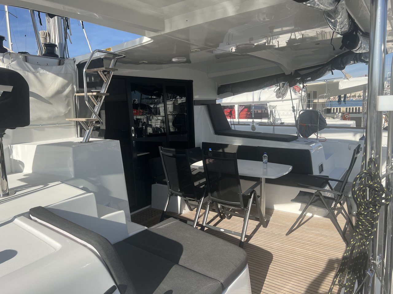 Lagoon 42 - 4 + 2 cab. — photo 3